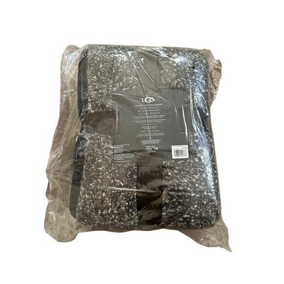 UGG Melange Sherpa Throw 50" x 70" Color: Off Black New - Picture 4 of 5